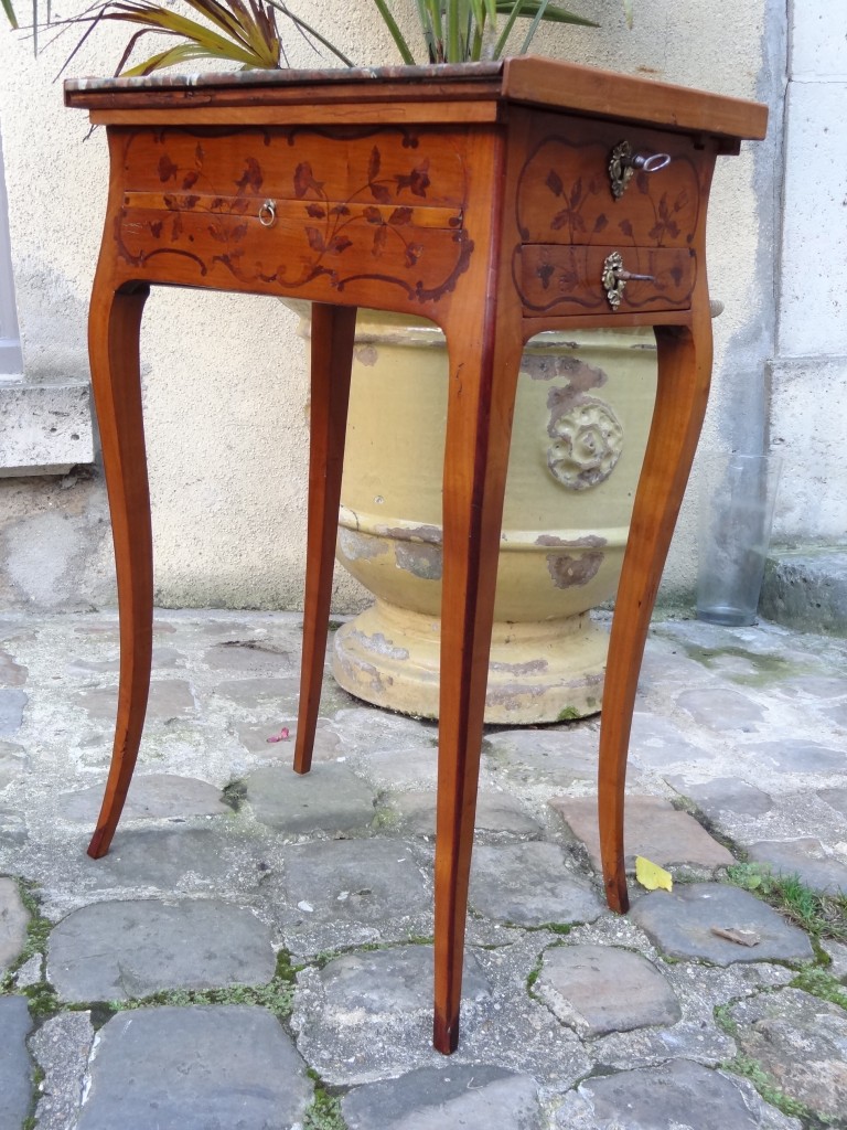 Table volante a écrire d’époque XVIII ème siècle.