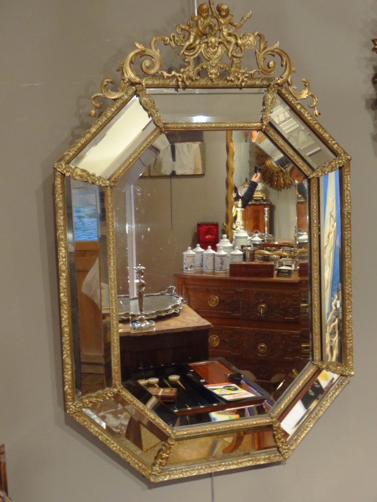 Miroir style Louis XIII en bronze.