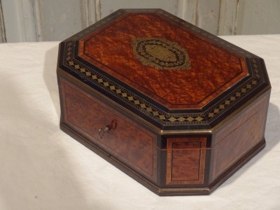 Coffret à bijoux signé TAHAN à Paris.
