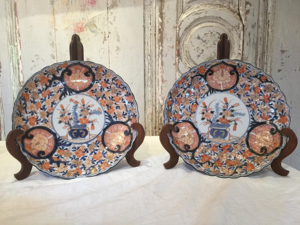 Paire de plats en porcelaine d’Imari.