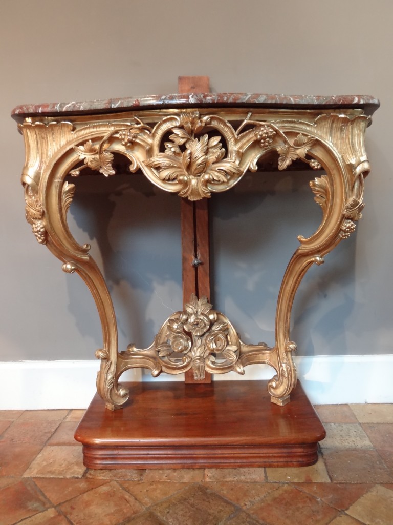 Console d’époque Louis XV en bois doré.