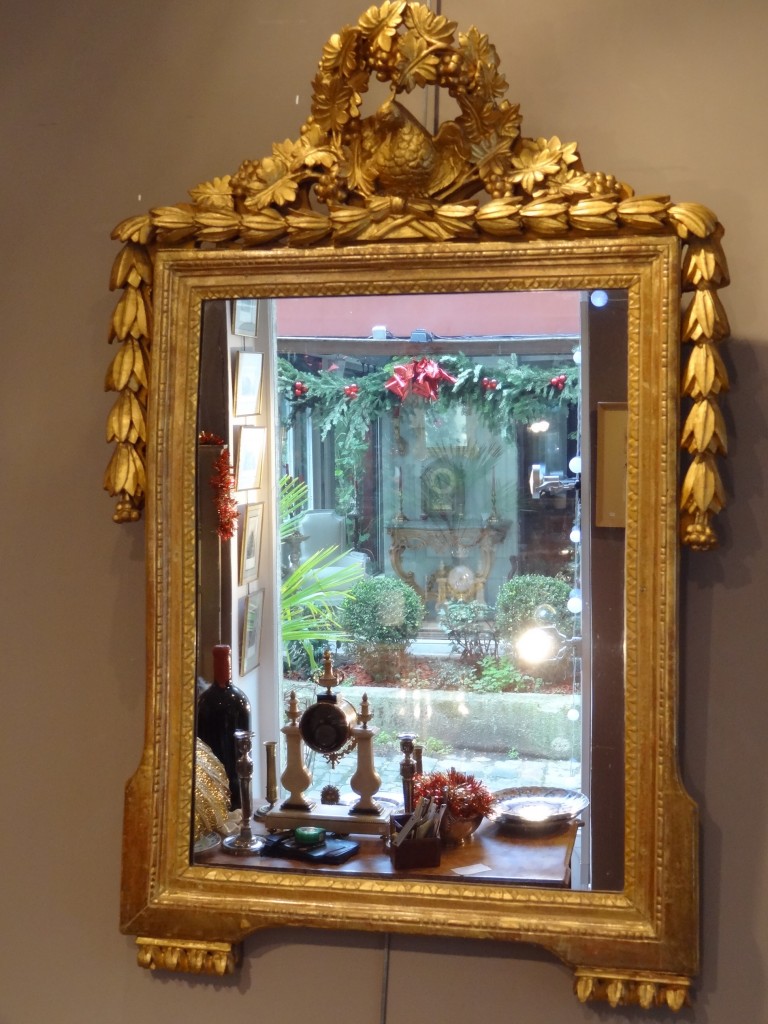Miroir d’époque Louis XVI provençal en bois doré.