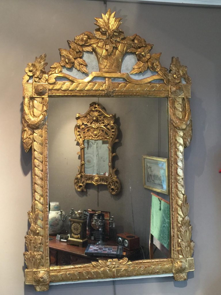 Miroir doré d’époque Louis XVI.