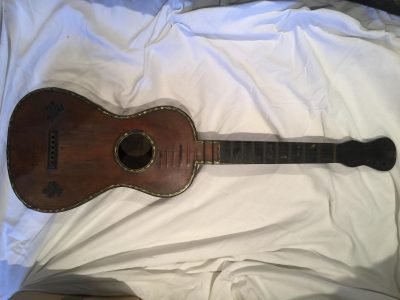 Guitare début XIX ème siècle signéeThibout.