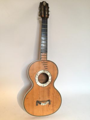 Guitare classique vers 1820 signé Henry LÉTÈ.