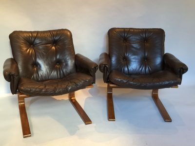 Paire de fauteuil des années 1970 signé RYKKEN. Co.