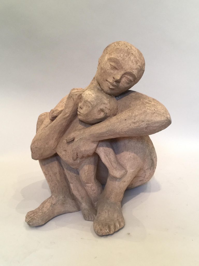 Statue en terre cuite, femme et l’enfant.