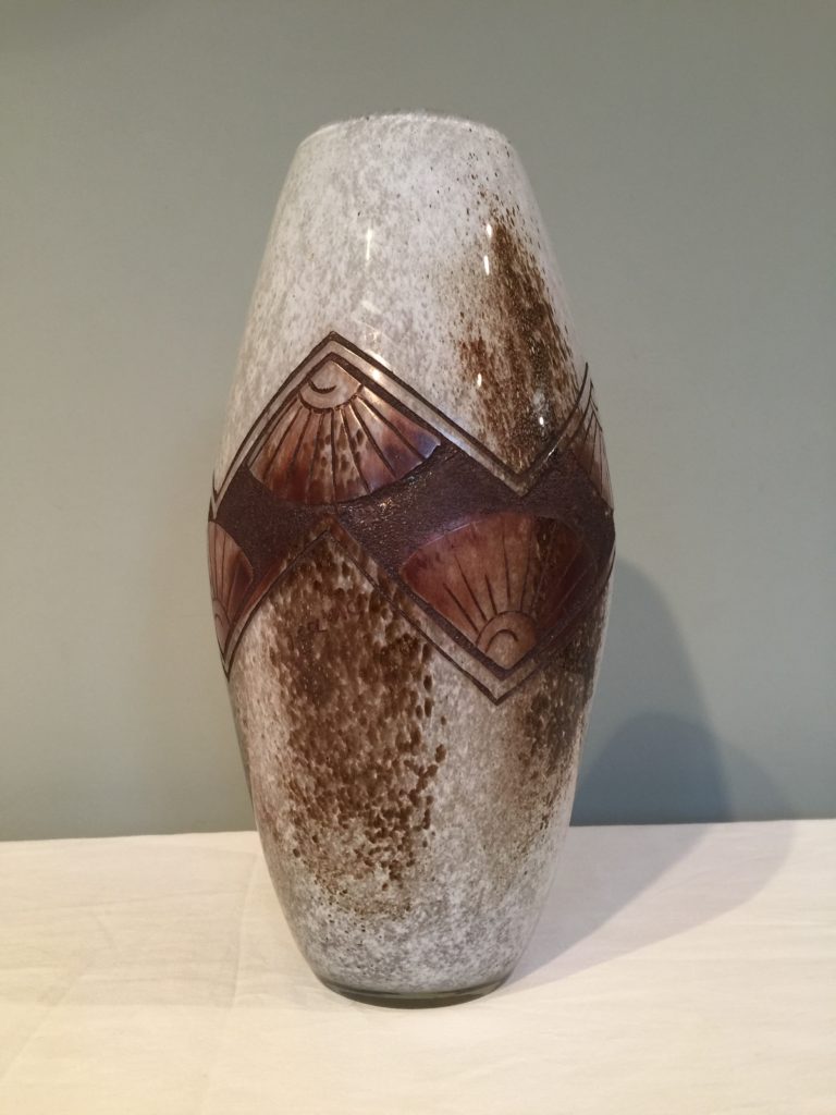 Vase en pâte de verre signé LEGRAS.