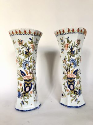 Paire de vases en cornet d’époque XIX éme siècle.
