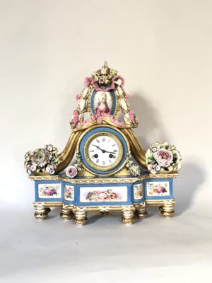 Pendule d’époque Napoleon III en porcelaine.