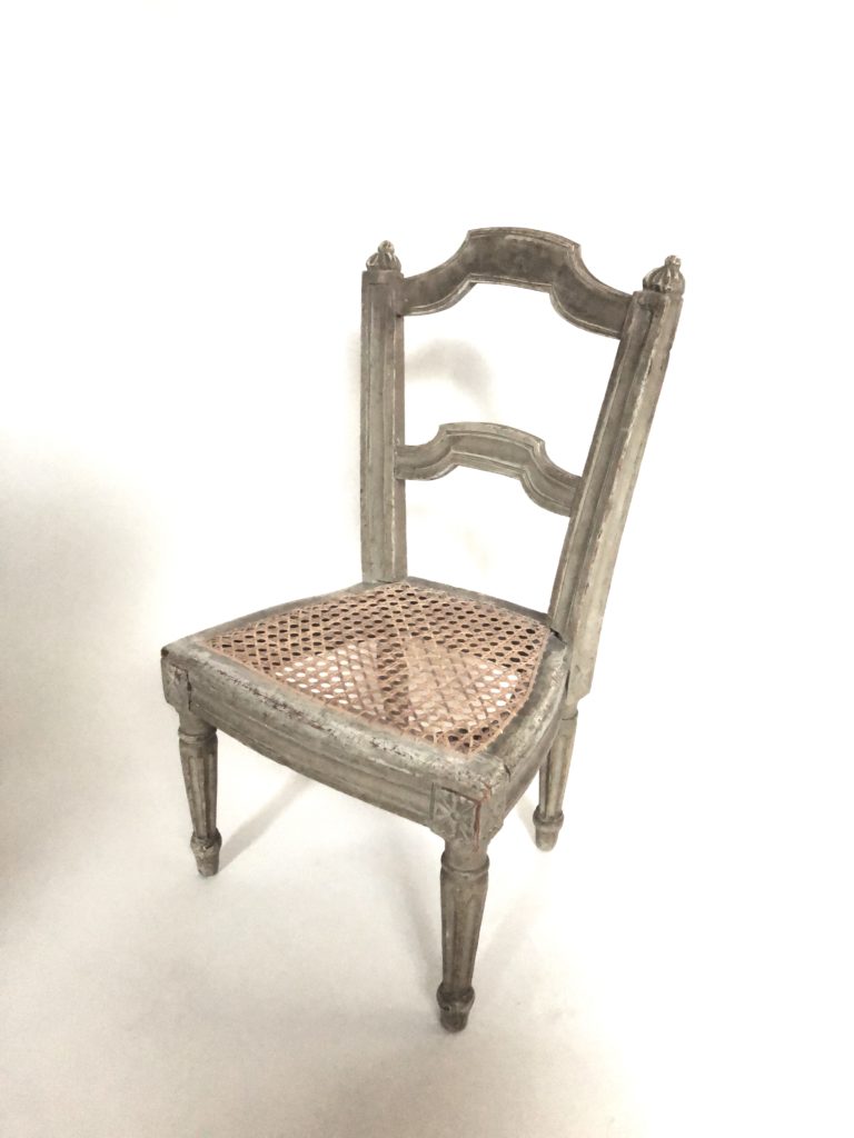 Chaise d’enfant d’époque Louis XVI.