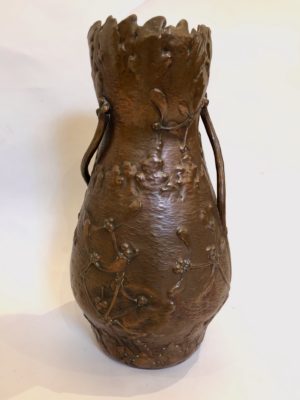 Vase Art Nouveau en cuivre.