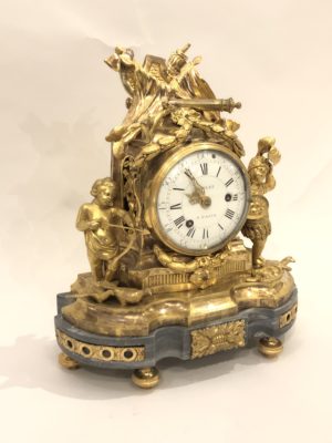 Pendule d’époque Louis XVI, la Guerre et la Paix.