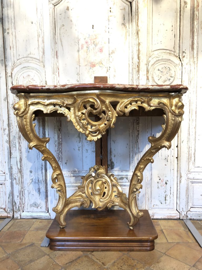 Console d’époque Louis XV en bois doré.