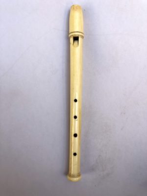 Flûte oiseaux en os d’époque XVIII éme siècle.