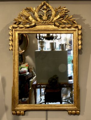 Miroir d’époque Louis XVI en bois doré.