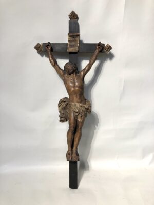Christ en bois sculpté d’époque Louis XIV, Régence.