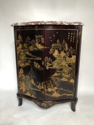 Encoignure française, inspiration japonaise. 850€.