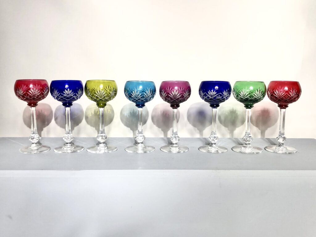 Série de huit verres de la cristallerie de Saint-Louis.