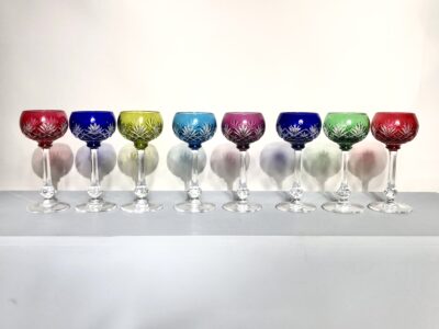 Série de huit verres de la cristallerie de Saint-Louis.