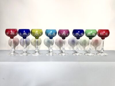 Série de huit verres de la cristallerie de Saint-Louis.