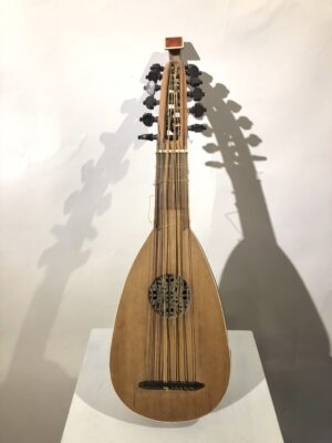 Mandore italienne en bois, d’époque XVIII ème siècle.