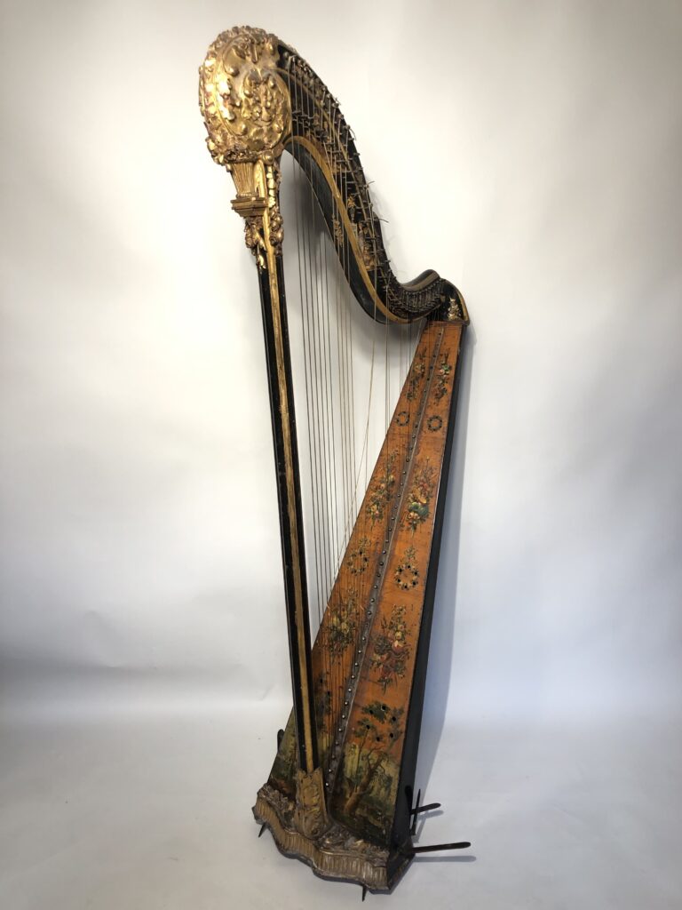 Harpe d’époque XVIII ème siècle, signée HOLTZMAN.