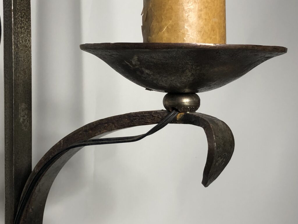 Lampadaire en fer forgé, Jean-Pierre Ryckaert, années 1950. – Rémi