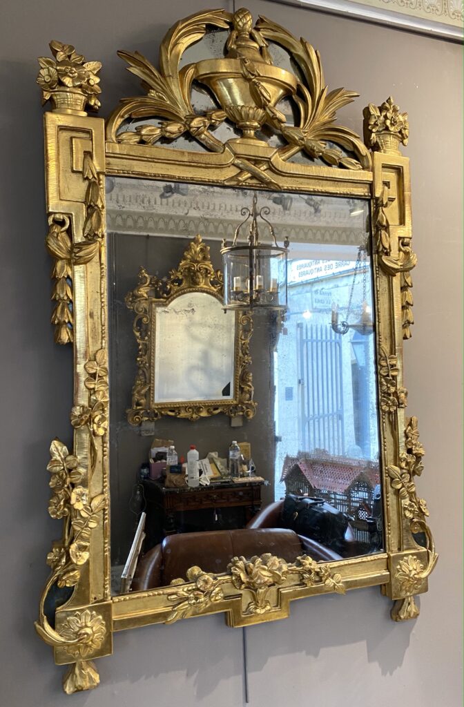 Miroir doré d’époque Louis XVI, XVIII ème siècle.