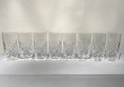 Série de huit verres en cristal Saint-Louis, modèle Chantilly.