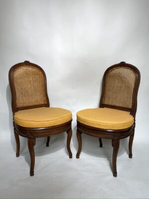 Paire de chaises cannées estampillées H. Vesque, style Louis XVI Georges Jacob, XIX ème siècle. 650 €.