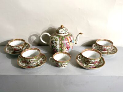 Service à thé en porcelaine de Canton, Chine, fin XIX ème siècle.