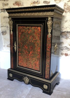 Meuble d’appui en marqueterie Boulle, d’époque Napoleon III.