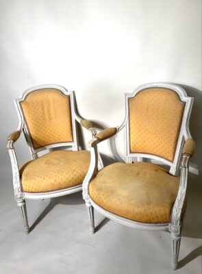 Paire de fauteuils estampillés COURTOIS, d’époque XVIII ème siècle.