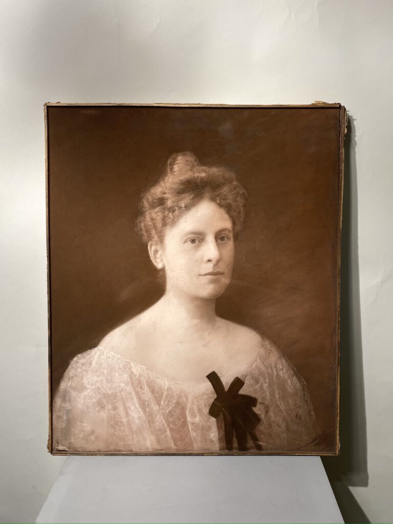 Portrait d’une femme au pastel, d’époque fin XIX ème siècle.