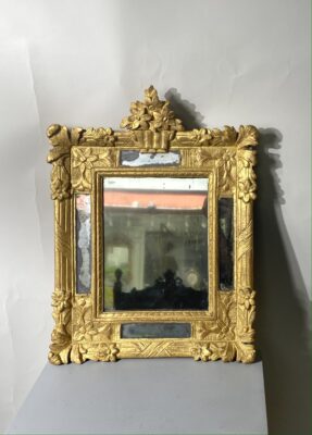 Miroir à parcloses d’époque Régence. 650€.