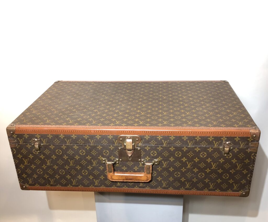 Valise Vuitton vers 1970. Vendu.