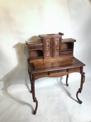 Bureau d’origine Vietnamienne du début du XX ème siècle. 1400€.