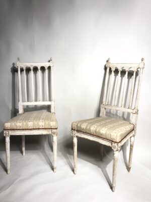 Paire de chaises de chambre d’époque Louis XVI. 790€.