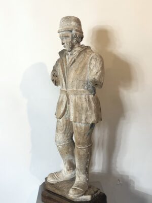 Personnage du XVIII ème siècle en bois sculpté. 630€.