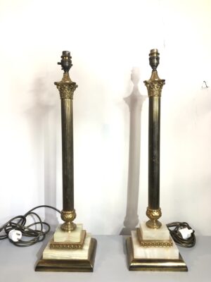 Paire de lampe en onyx et laiton d’époque XX ème siècle. 350€.