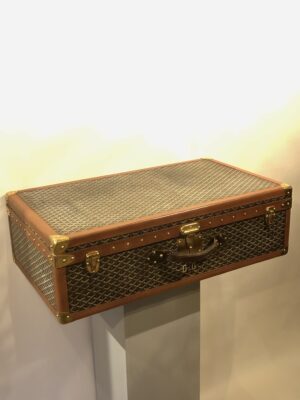 Valise grand modèle de la maison Goyard. 2550€..