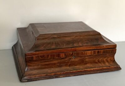 Boîte à perruque d’époque du XVIII ème siècle. 870€.